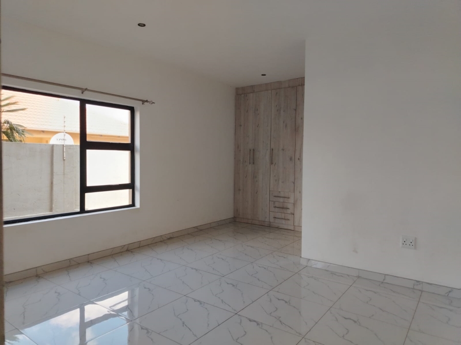 To Let 4 Bedroom Property for Rent in Parkrand Gauteng