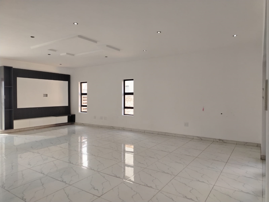 To Let 4 Bedroom Property for Rent in Parkrand Gauteng