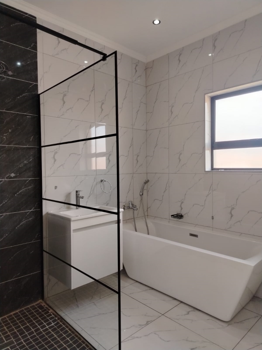 To Let 4 Bedroom Property for Rent in Parkrand Gauteng