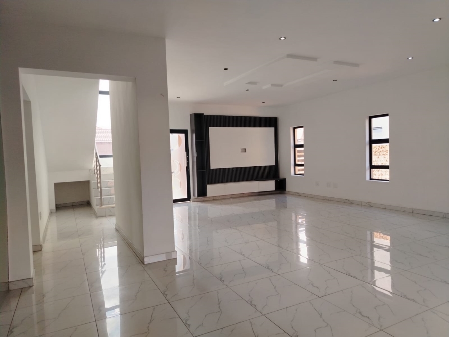 To Let 4 Bedroom Property for Rent in Parkrand Gauteng