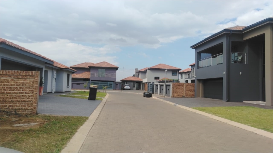 To Let 4 Bedroom Property for Rent in Parkrand Gauteng