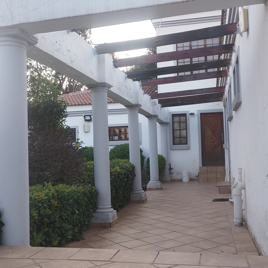 To Let 7 Bedroom Property for Rent in Mondeor Gauteng