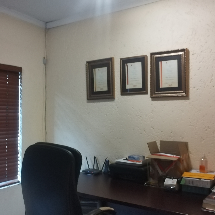 To Let 7 Bedroom Property for Rent in Mondeor Gauteng