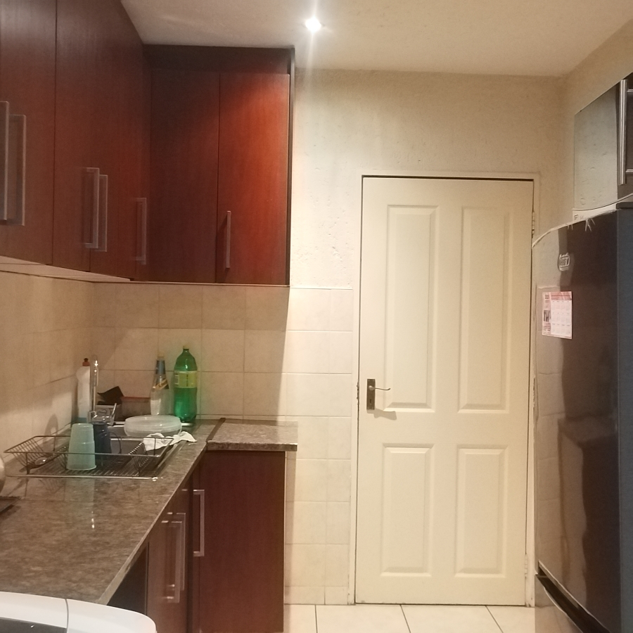 To Let 7 Bedroom Property for Rent in Mondeor Gauteng