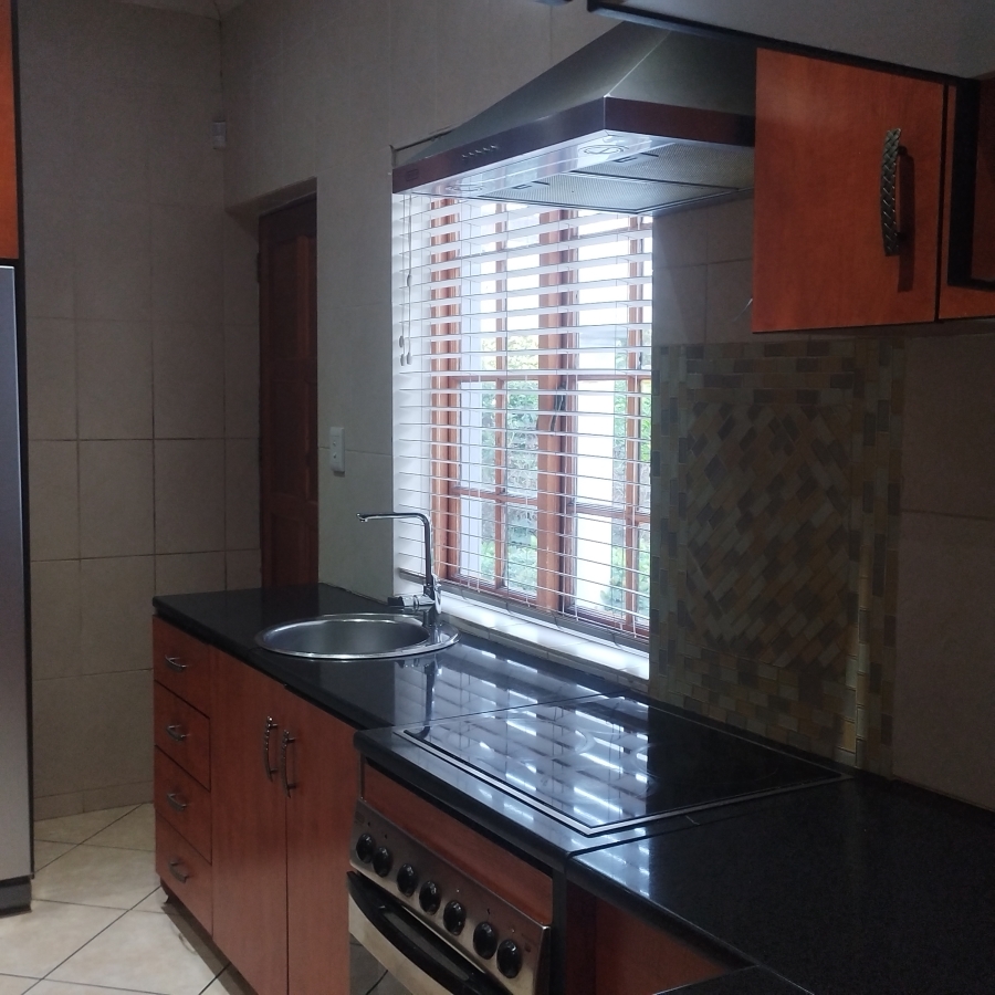 To Let 7 Bedroom Property for Rent in Mondeor Gauteng