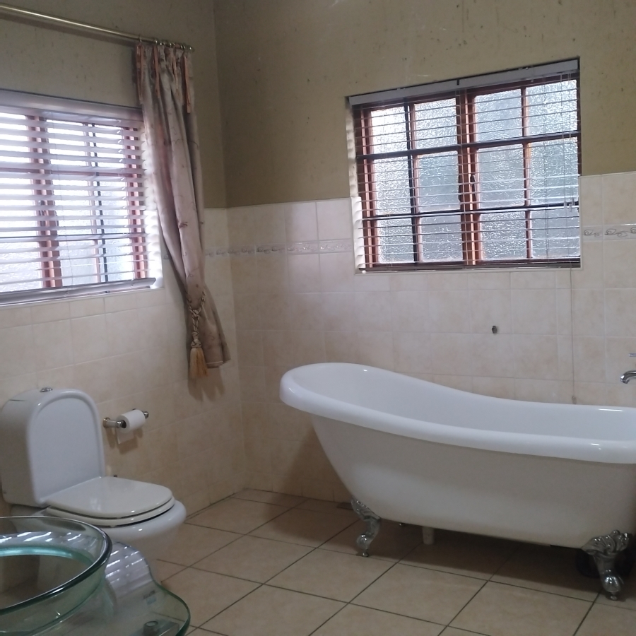 To Let 7 Bedroom Property for Rent in Mondeor Gauteng