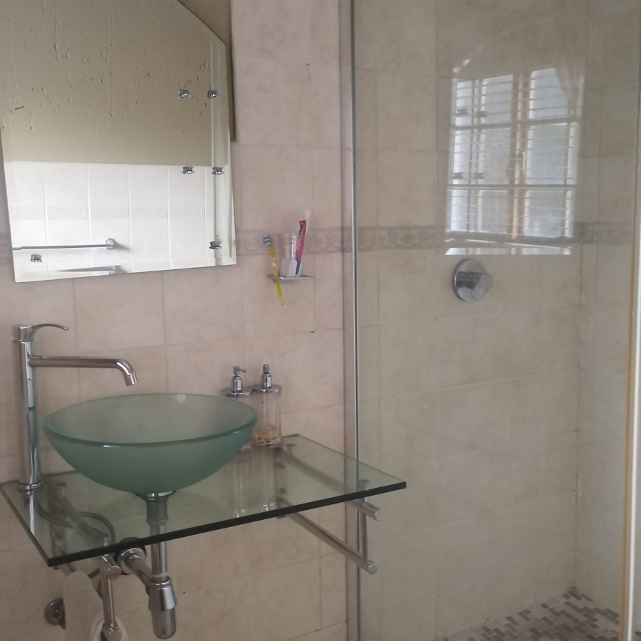 To Let 7 Bedroom Property for Rent in Mondeor Gauteng