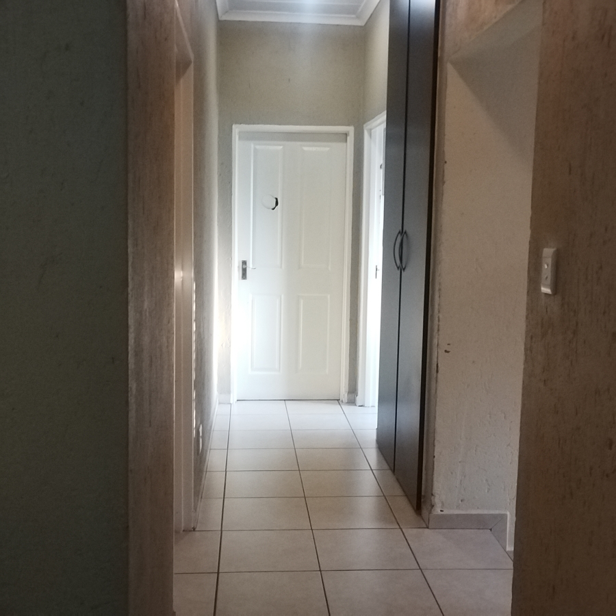 To Let 7 Bedroom Property for Rent in Mondeor Gauteng