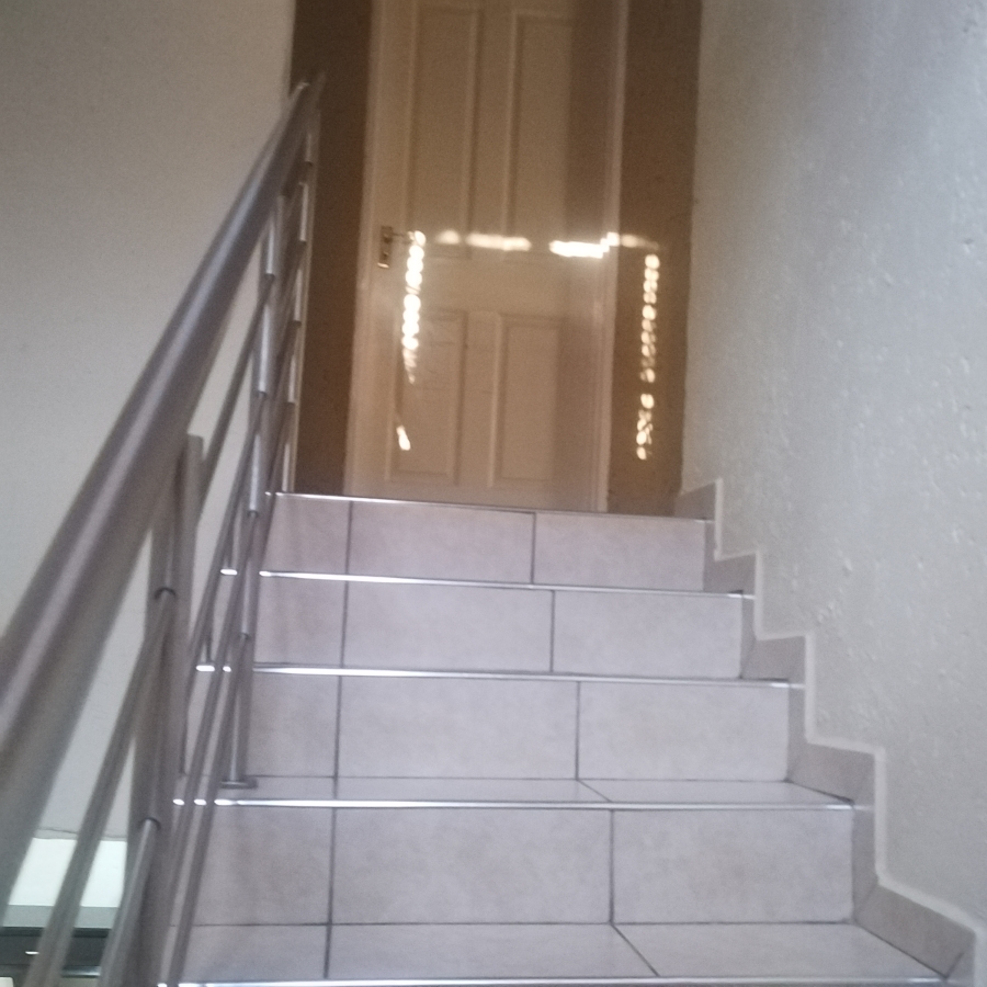 To Let 7 Bedroom Property for Rent in Mondeor Gauteng