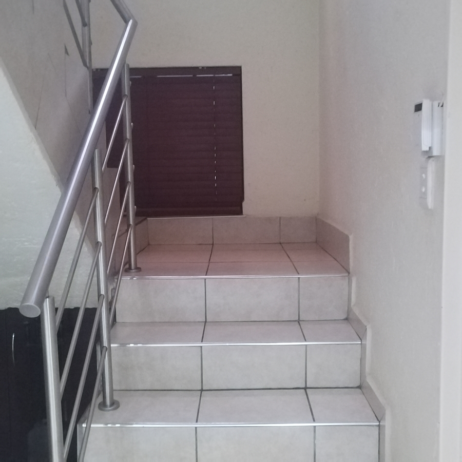 To Let 7 Bedroom Property for Rent in Mondeor Gauteng