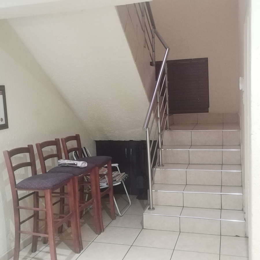 To Let 7 Bedroom Property for Rent in Mondeor Gauteng