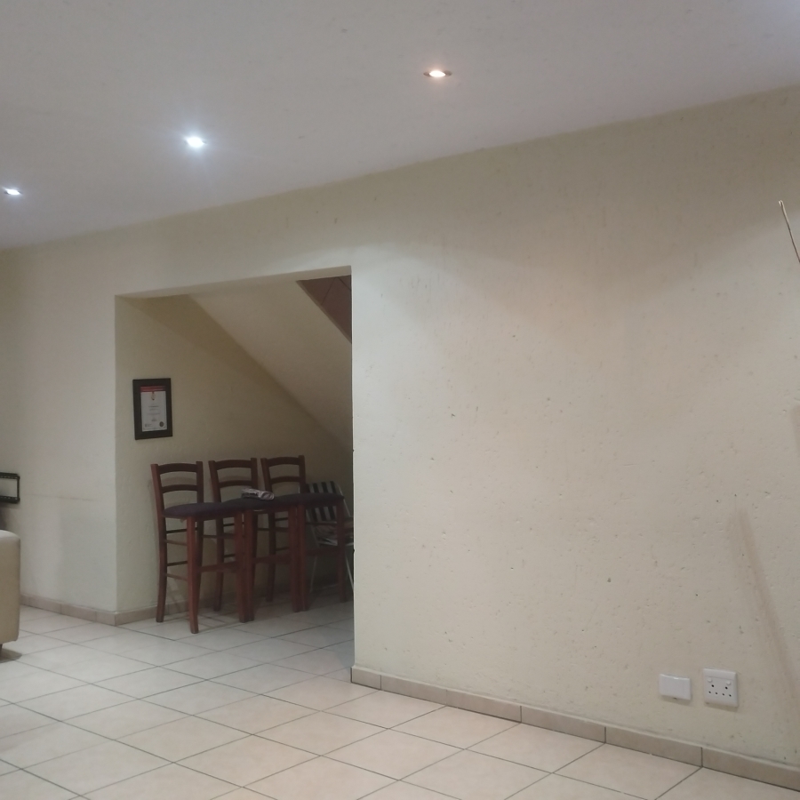 To Let 7 Bedroom Property for Rent in Mondeor Gauteng
