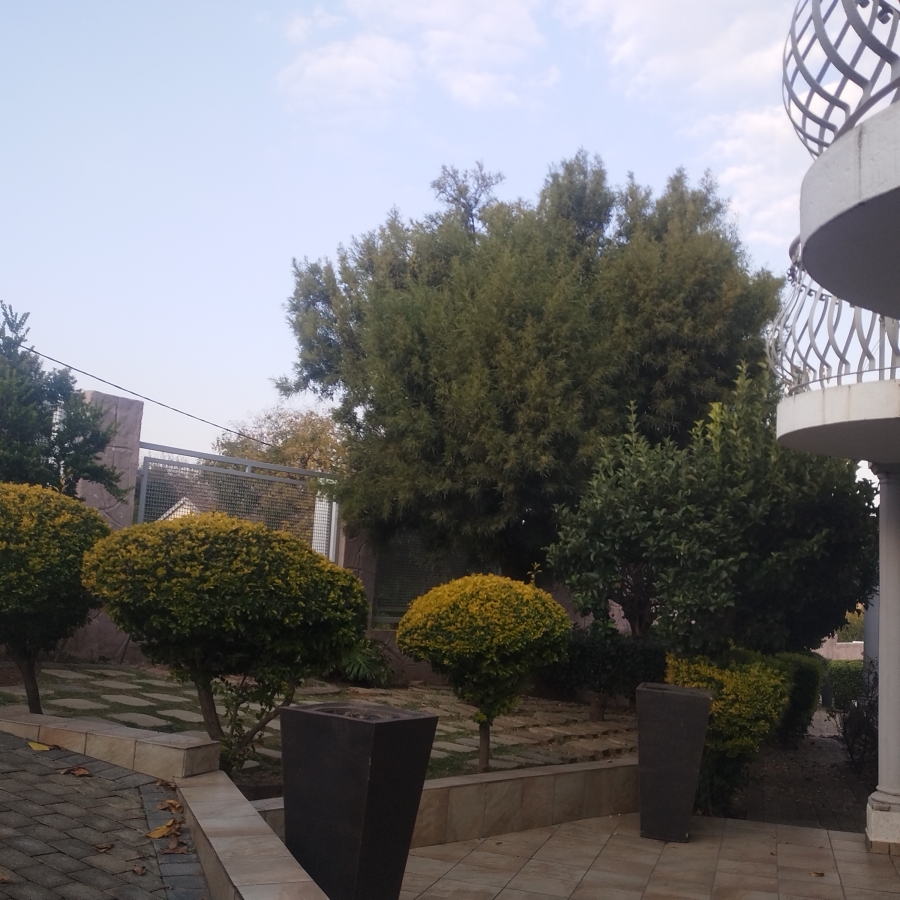 To Let 7 Bedroom Property for Rent in Mondeor Gauteng