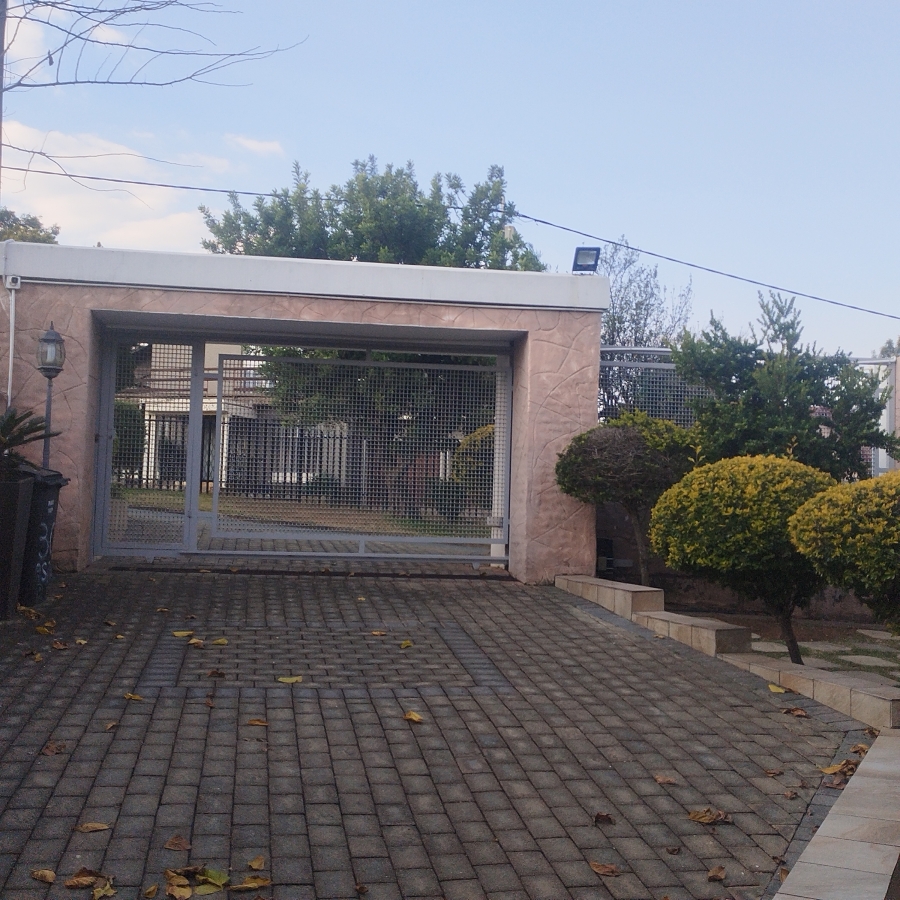 To Let 7 Bedroom Property for Rent in Mondeor Gauteng