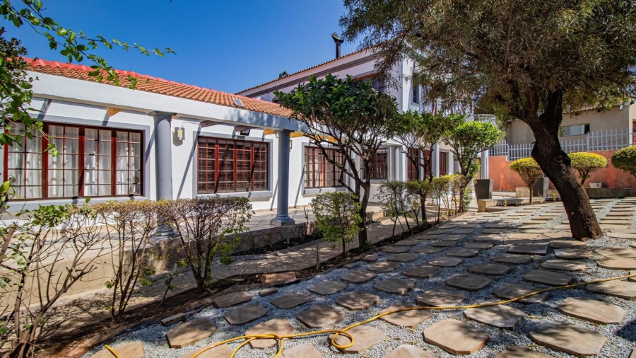 To Let 7 Bedroom Property for Rent in Mondeor Gauteng