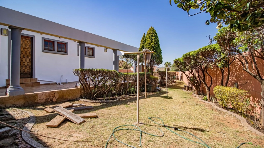 To Let 7 Bedroom Property for Rent in Mondeor Gauteng