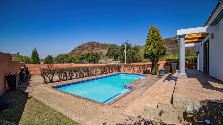 To Let 7 Bedroom Property for Rent in Mondeor Gauteng