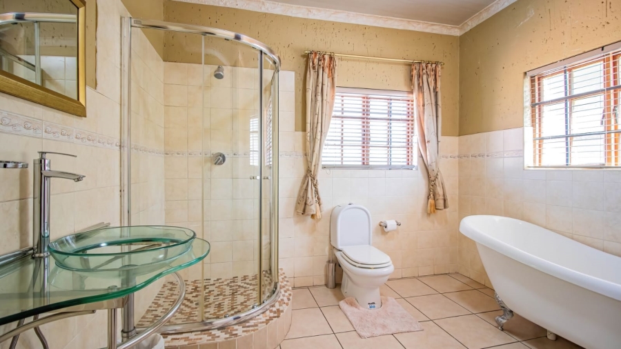 To Let 7 Bedroom Property for Rent in Mondeor Gauteng