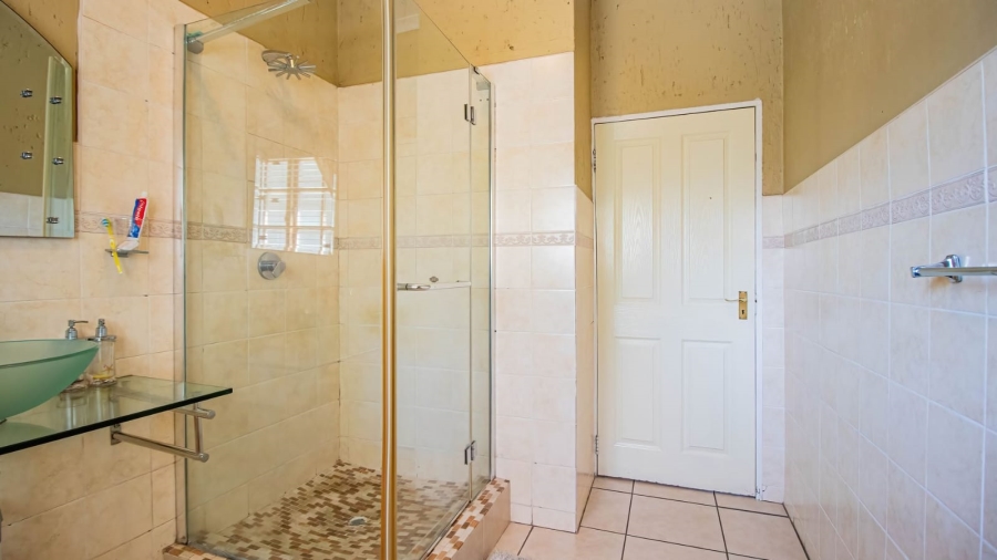 To Let 7 Bedroom Property for Rent in Mondeor Gauteng