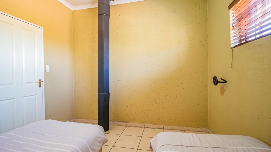 To Let 7 Bedroom Property for Rent in Mondeor Gauteng