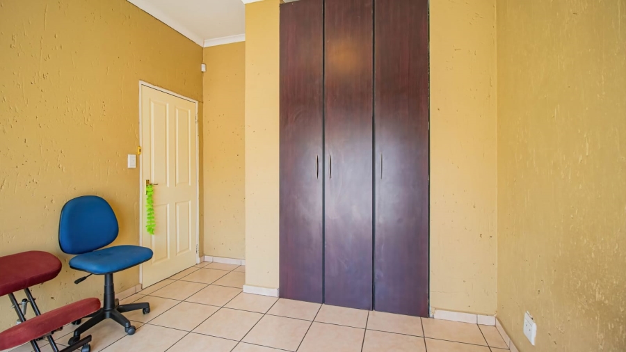 To Let 7 Bedroom Property for Rent in Mondeor Gauteng