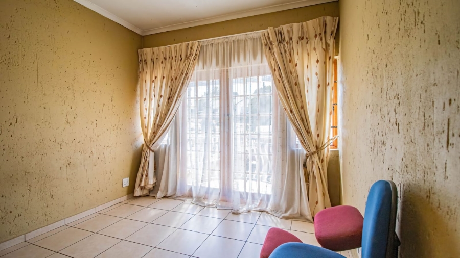To Let 7 Bedroom Property for Rent in Mondeor Gauteng