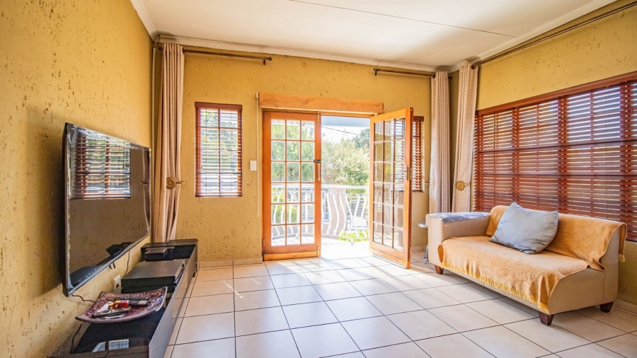 To Let 7 Bedroom Property for Rent in Mondeor Gauteng