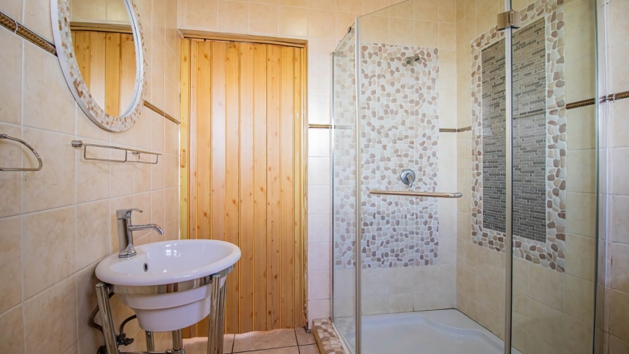 To Let 7 Bedroom Property for Rent in Mondeor Gauteng
