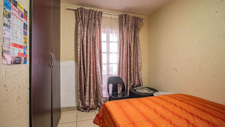 To Let 7 Bedroom Property for Rent in Mondeor Gauteng