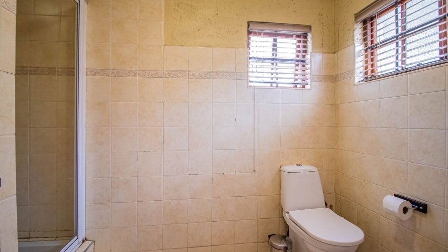 To Let 7 Bedroom Property for Rent in Mondeor Gauteng
