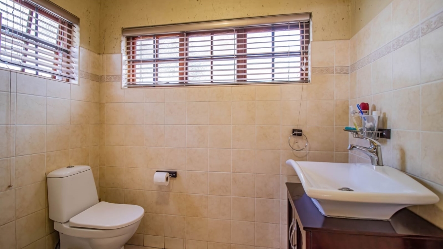 To Let 7 Bedroom Property for Rent in Mondeor Gauteng