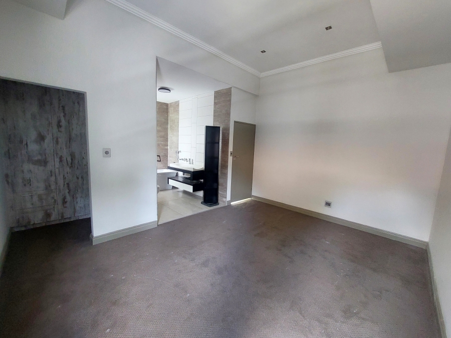 5 Bedroom Property for Sale in Waterkloof Ridge Gauteng