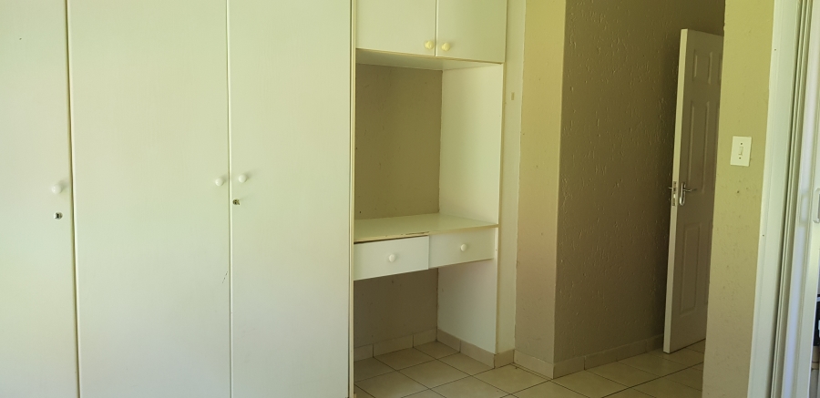 To Let 3 Bedroom Property for Rent in Mulbarton Gauteng
