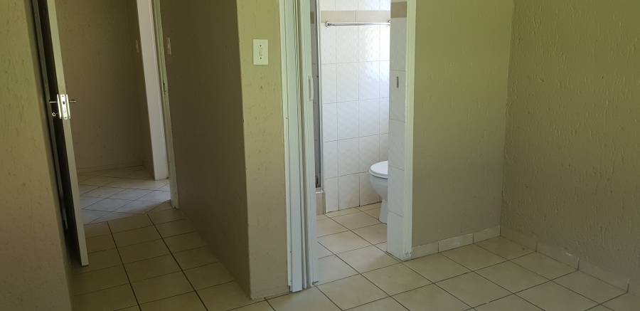 To Let 3 Bedroom Property for Rent in Mulbarton Gauteng