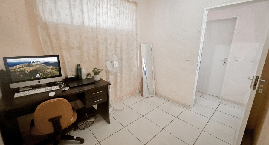 To Let 2 Bedroom Property for Rent in Paulshof Gauteng