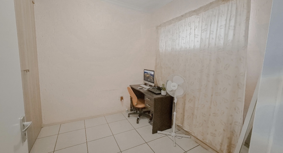 To Let 2 Bedroom Property for Rent in Paulshof Gauteng