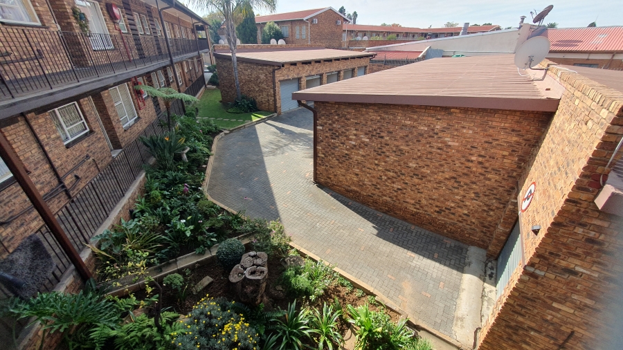 2 Bedroom Property for Sale in Verwoerdpark Gauteng