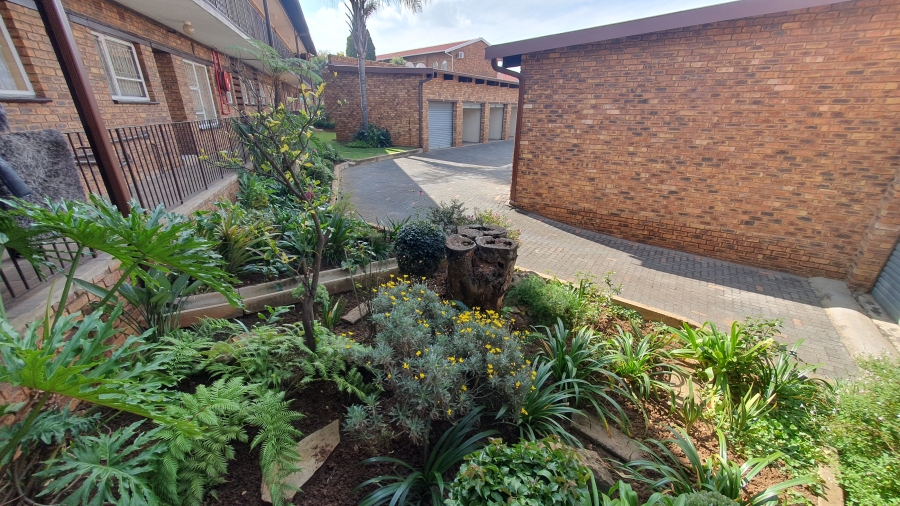 2 Bedroom Property for Sale in Verwoerdpark Gauteng