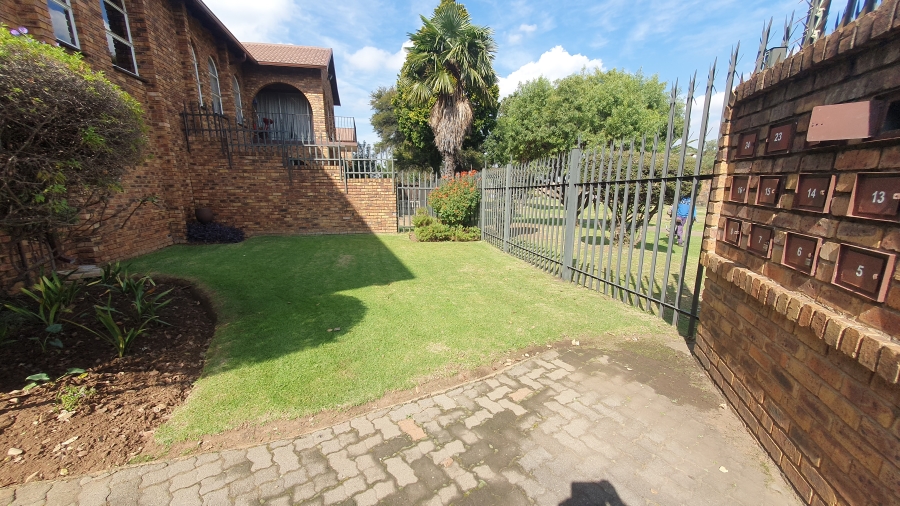 2 Bedroom Property for Sale in Verwoerdpark Gauteng