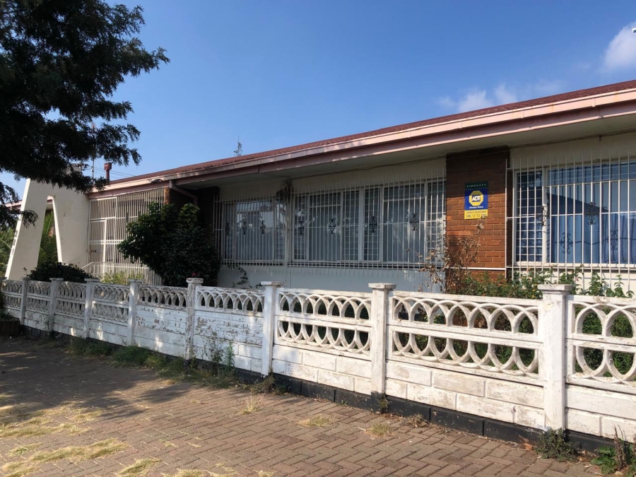 4 Bedroom Property for Sale in Laudium Gauteng