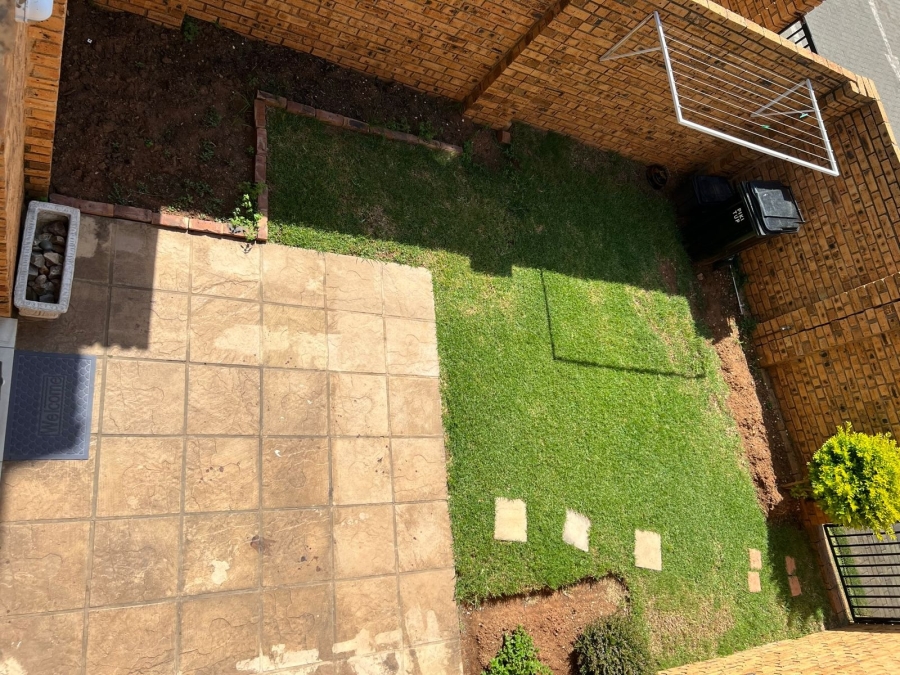 To Let 2 Bedroom Property for Rent in Blue Hills AH Gauteng