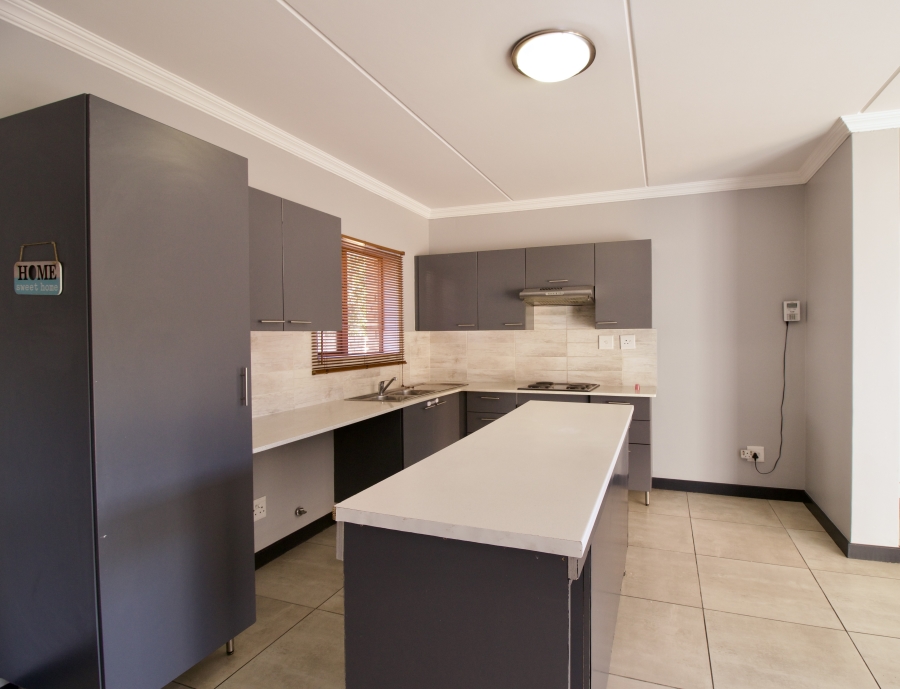 To Let 2 Bedroom Property for Rent in Blue Hills AH Gauteng