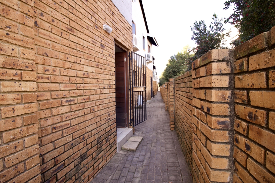 To Let 2 Bedroom Property for Rent in Blue Hills AH Gauteng