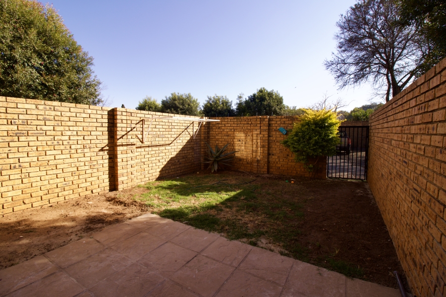 To Let 2 Bedroom Property for Rent in Blue Hills AH Gauteng