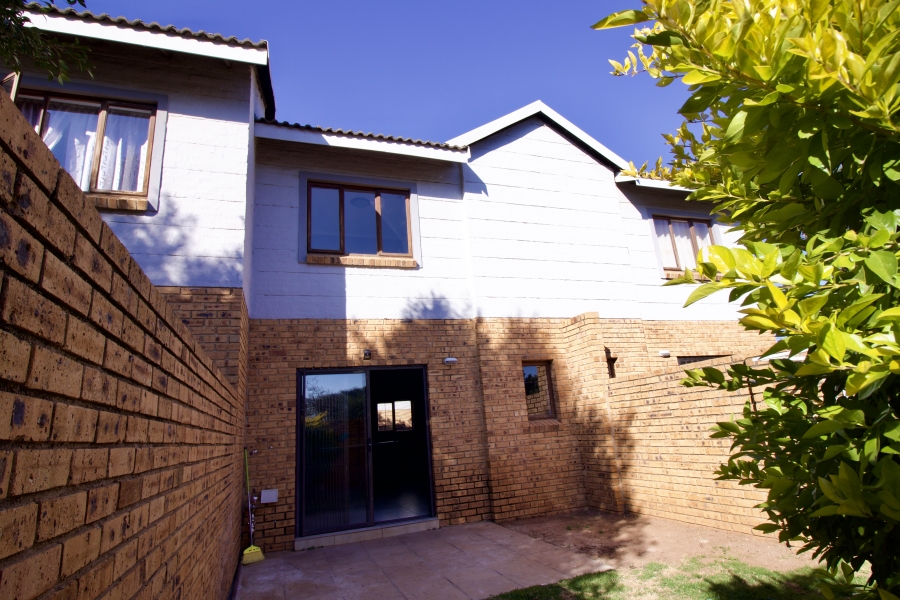 To Let 2 Bedroom Property for Rent in Blue Hills AH Gauteng