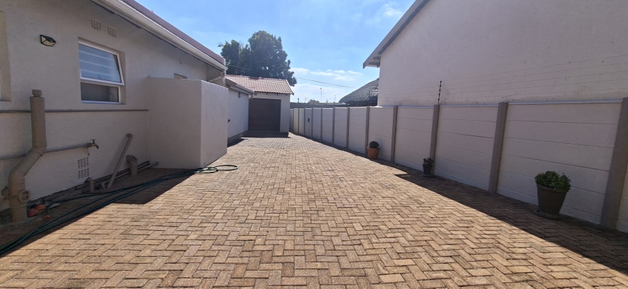 4 Bedroom Property for Sale in Rant En Dal Gauteng