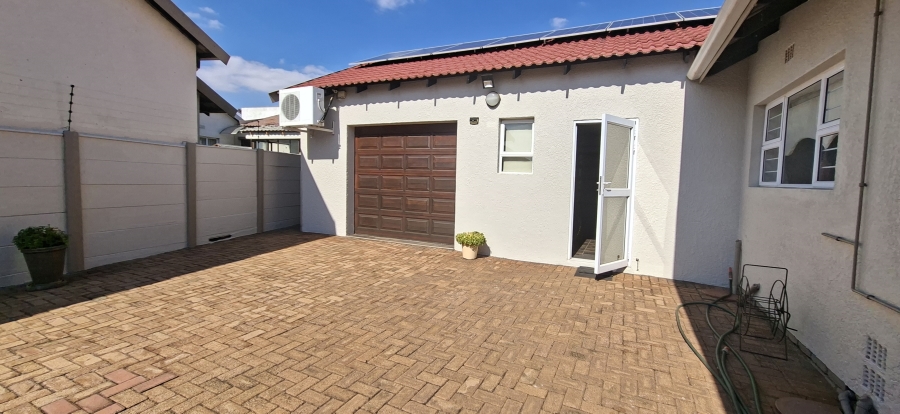 4 Bedroom Property for Sale in Rant En Dal Gauteng