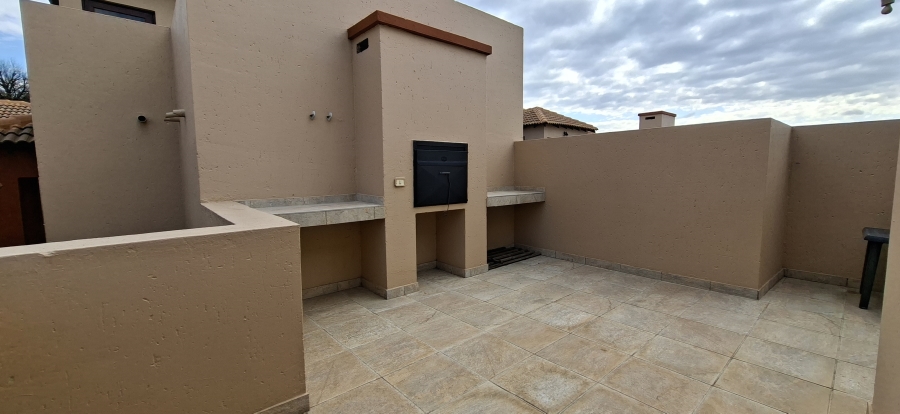 2 Bedroom Property for Sale in Noordheuwel Gauteng