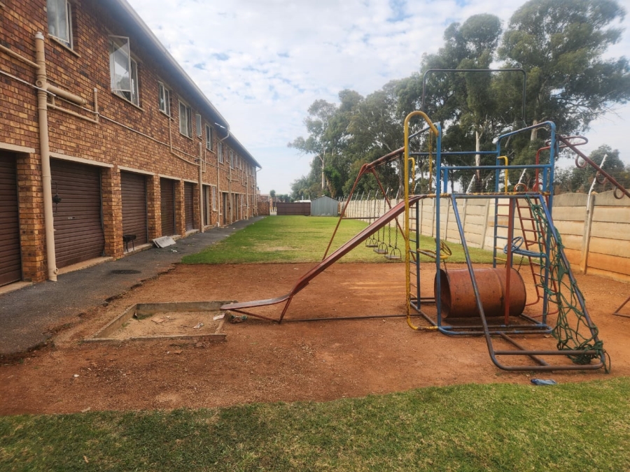 2 Bedroom Property for Sale in Restonvale A H Gauteng