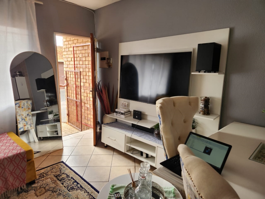 2 Bedroom Property for Sale in Restonvale A H Gauteng